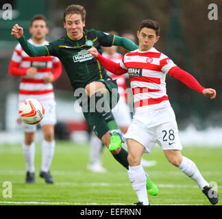 Hamilton, Schottland. 17. Januar 2015. Scottish Premier League. Hamilton Academical gegen Celtic. Stefan Johansen wird durch Danny Redmond Credit herausgefordert: Action Plus Sport/Alamy Live News Stockfoto