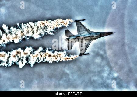 HDR-Bild von einer F16 Kampfflugzeug im Athen Air show, 2014, Griechenland Stockfoto