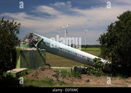 Langengrassau, Deutschland, Abriss einer alten Windkraftanlage Stockfoto