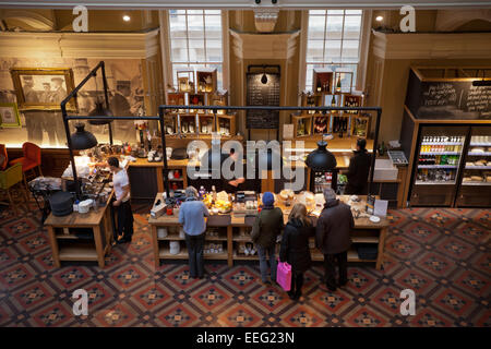 Cafe-Bereich von Birmingham Museum and Art Gallery, Stadtzentrum, Birmingham UK Stockfoto