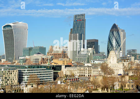 Stadt London Skyline einschließlich der neuen Walkie talkie und cheesegrater Gebäude England Großbritannien Stockfoto