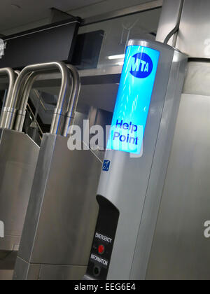 MTA Fahrer Hilfe Station, die Fulton Center u-Bahnstation in Lower Manhattan, NYC, USA Stockfoto