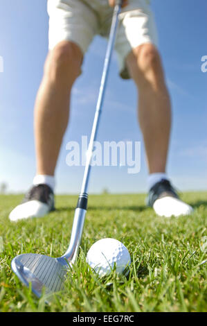 Golf Ball Aussen Rasen Baelle Detail Details Nahaufnahme Farbe eingesetzt Geschicklichkeit folgen Golfschlaeger Konzept Konzepte N Stockfoto