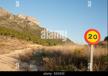 Natur wieder seinen Platz in einer verlassenen Immobilien-Projekt Stockfoto