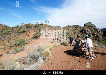 Touristen auf der Ridge Top Tour, dem Arkaroola Resort und dem Wilderness Sanctuary, Flinders Ranges, South Australia, SA, Australien Stockfoto