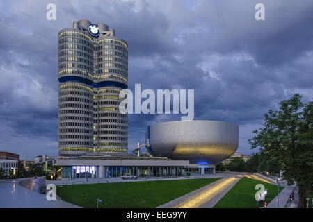 BMW Museum, BMW Firmenzentrale, München, Bayern, Deutschland, Europa, BMW Museum und BMW-Zentrale, München, Bayern, Deutschland, Stockfoto