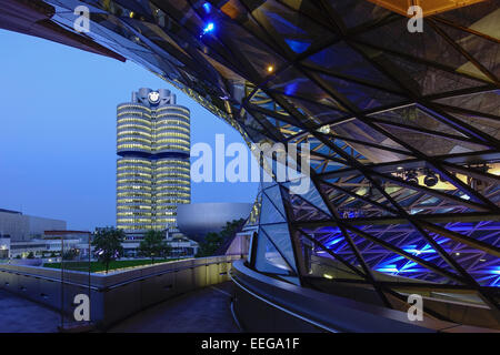 BMW-Welt Und Hauptverwaltung "BMW-Vierzylinder", München, Bayern, Deutschland, Europa, BMW Welt und Sitz "BMW 4-Einzylindermotor Stockfoto