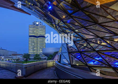 BMW-Welt Und Hauptverwaltung "BMW-Vierzylinder", München, Bayern, Deutschland, Europa, BMW Welt und Sitz "BMW 4-Einzylindermotor Stockfoto