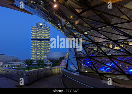 BMW-Welt Und Hauptverwaltung "BMW-Vierzylinder", München, Bayern, Deutschland, Europa, BMW Welt und Sitz "BMW 4-Einzylindermotor Stockfoto