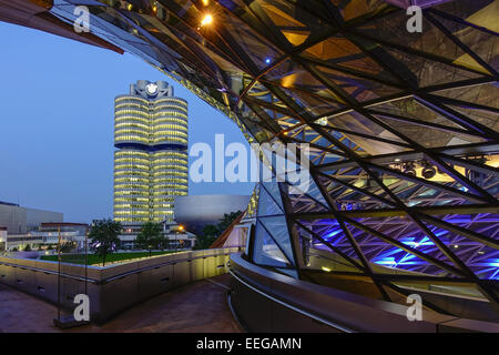 BMW-Welt Und Hauptverwaltung "BMW-Vierzylinder", München, Bayern, Deutschland, Europa, BMW Welt und Sitz "BMW 4-Einzylindermotor Stockfoto