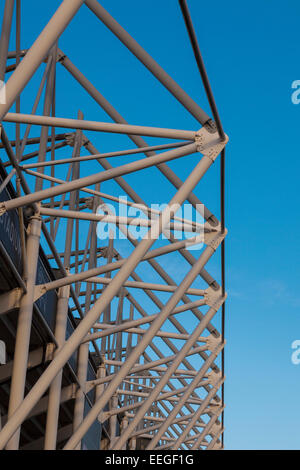 Äußere Schmiedearbeiten an Derby County Football Club, Hauptständer Stockfoto