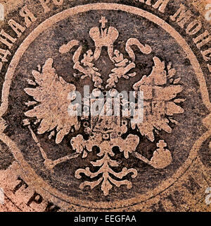 Fadenscheinig Wappen des Russischen Reichs in der Antike Kupfermünze Stockfoto