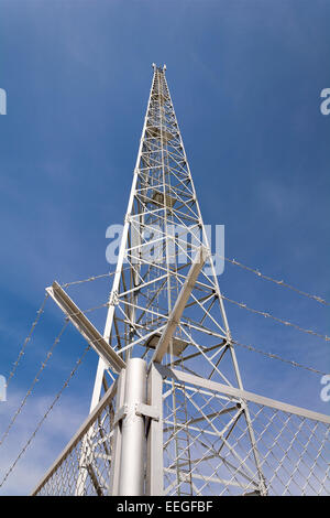 Kommunikation Turm mit Radio, Telefon Sender und Empfänger. Stockfoto