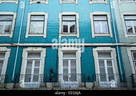 Lissabon - 10. Januar: Das äußere eines traditionellen portugiesischen Stadthauses am 10. Januar 2015, in Lissabon, Portugal. Portug Stockfoto