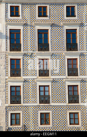 Lissabon - 10. Januar: Das äußere eines traditionellen portugiesischen Stadthauses am 10. Januar 2015, in Lissabon, Portugal. Portug Stockfoto