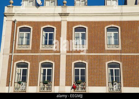 Lissabon - 10. Januar: Das äußere eines traditionellen portugiesischen Stadthauses am 10. Januar 2015, in Lissabon, Portugal. Portug Stockfoto