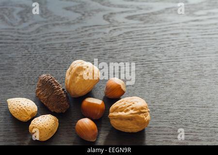 Gemischten Nüssen in der Schale Stockfoto