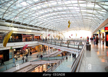 Lissabon, PORTUGAL - 12. Januar 2015: das Innere des Vasco da Gama Shopping Center in Lissabon am 12. Januar 2015 Lissabon Stockfoto