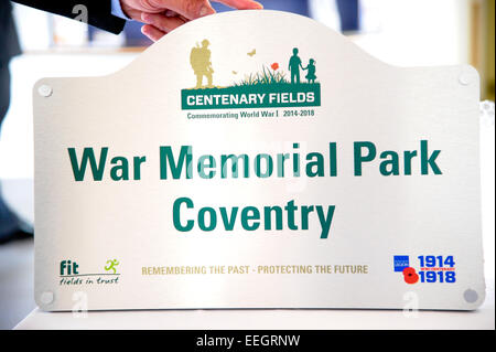 Prinz William, Duke of Cambridge besucht War Memorial Park mit Coventry: Krieg Memorial Plaque wo: Coventry, Vereinigtes Königreich: 16. Juli 2014 Stockfoto