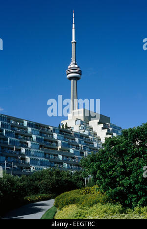 CN Tower und das Harbourfront Eigentumswohnungen, Toronto, Ontario, Kanada Stockfoto