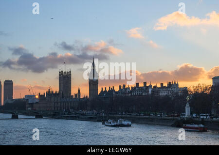 Westminster, London, UK. 18. Januar 2015. Die Sonne geht in London auf was vorhergesagt ist die kälteste Nacht des Winters zu sein. Bildnachweis: Matthew Chattle/Alamy Live-Nachrichten Stockfoto