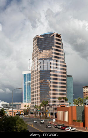 Stürmischer Himmel über Downtown Tucson, Arizona Stockfoto