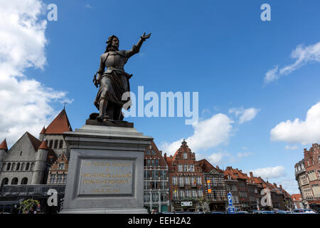 Grand Place von Tournai und die Statue von Christine de Lalaing Stockfoto