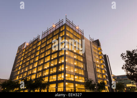 San Diego City College Parkanlage nachts beleuchtet. San Diego, California, Vereinigte Staaten von Amerika. Stockfoto