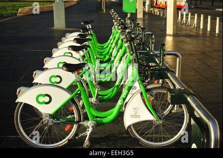 City Bike Mieträder auf ihrem Stand auf der Liverpool Pier Head. Fahrräder können für bis zu 12 Monate gemietet werden. Stockfoto