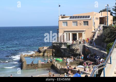 Coogee Surf Life Saving Club in den östlichen Vororten Sydneys. Stockfoto