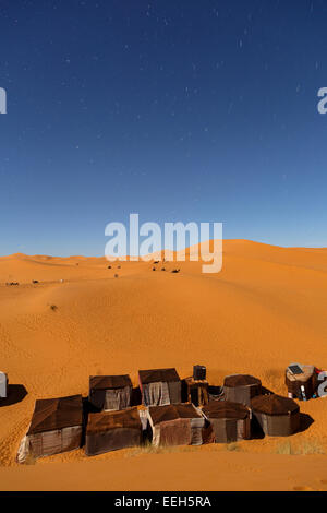 Haimas und Sand Dünen in der Nigth. Erg Chebbi. Merzouga. Wüste Sahara. Marokko. Nordafrika. Afrika Stockfoto