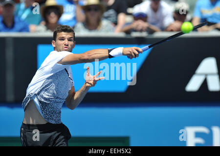 Melbourne, Australien. 19. Januar 2015. Australian Open Tennis aus Melbourne Park. Grigor Dimitrov Bulgariens trifft ein Schuss in seinem Match gegen Dustin Brown Deutschland am ersten Tag der 2015 Australian Open in Melbourne Park, Melbourne, Australien. Bildnachweis: Action Plus Sport Bilder/Alamy Live News Stockfoto