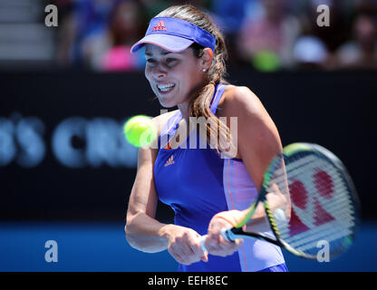 Melbourne, Australien. 19. Januar 2015. Ana Ivanovic Serbiens konkurriert in der Frauen Singles ersten Vorrundenspiel gegen Lucie Hradecka der Tschechischen Republik beim 2015 Australian Open Tennisturnier in Melbourne, Australien, 19. Januar 2015. Ana Ivanovic verlor 1: 2. Bildnachweis: Xu Yanyan/Xinhua/Alamy Live-Nachrichten Stockfoto
