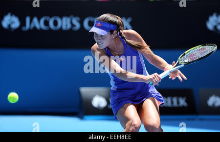 Melbourne, Australien. 19. Januar 2015. Ana Ivanovic Serbiens konkurriert in der Frauen Singles ersten Vorrundenspiel gegen Lucie Hradecka der Tschechischen Republik beim 2015 Australian Open Tennisturnier in Melbourne, Australien, 19. Januar 2015. Ana Ivanovic verlor 1: 2. Bildnachweis: Xu Yanyan/Xinhua/Alamy Live-Nachrichten Stockfoto