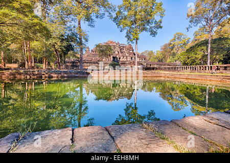 Baphuon Tempel Phimeanakas Tor spiegelt im See Stockfoto