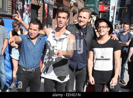 Promis an der Ed Sullivan Theater für die "Late Show with David Letterman" mit: Zac Barnett, James Adam Shelley, Matt Sanchez, Dave Rublin, amerikanische Autoren wo: New York City, New York, Vereinigte Staaten, wann: 16. Juli 2014 Stockfoto