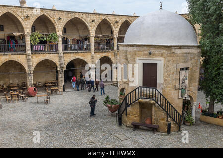 Der Büyük Han oder Khan (The Great Inn) im zentralen Teil der Altstadt Nicosia, Nordzypern - nur zur redaktionellen Nutzung Stockfoto