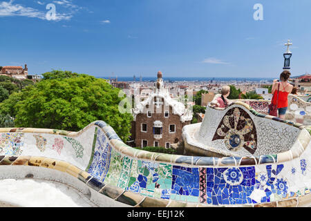 Blick vom Terrasse des Park Güell in Barcelona Stadt Skyline, Katalonien, Spanien. Stockfoto