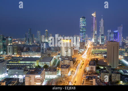 Blick auf Kuwait-Stadt bei Nacht Stockfoto