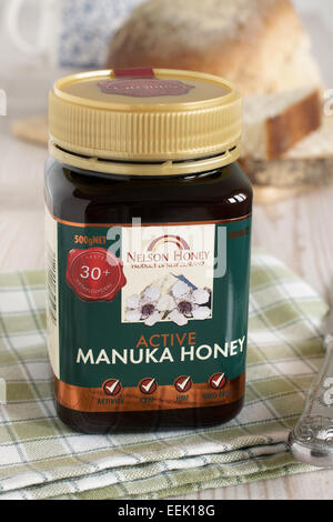 Nelson Manuka Honig ein monofloral in Neuseeland Honig aus dem Nektar der Manuka oder Tee Baum produziert Stockfoto