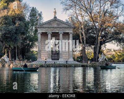 Tempel des Aesculap, gelegen im schönen Park der Villa Borghese, Rom, Italien. Stockfoto