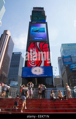 Times Square einen großen kommerziellen Viertel in Midtown Manhattan, New York City Stockfoto