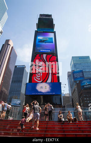 Times Square einen großen kommerziellen Viertel in Midtown Manhattan, New York City Stockfoto