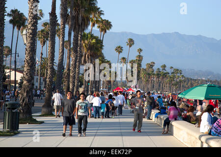 Promenade von Santa Barbara in Kalifornien, USA am amerikanischen Unabhängigkeitstag Stockfoto