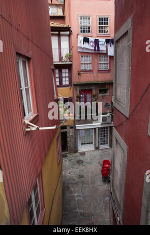 Porto in Portugal. Häuser und engen Gassen in der Altstadt der Stadt. Stockfoto