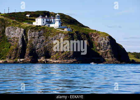 Blackhead Leuchtturm auf der Klippe in County Antrim-Nordirland Stockfoto