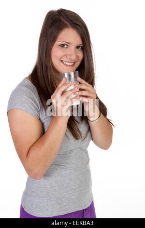 Junge Frau Mit Einem Glas Milch, lächelt Stockfoto