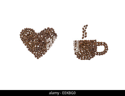 Liebe Herz und Kaffeetasse geschrieben in Kaffeebohnen Stockfoto