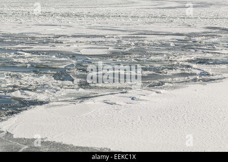 Eis und Schnee am Lake Ontario im winter Stockfoto