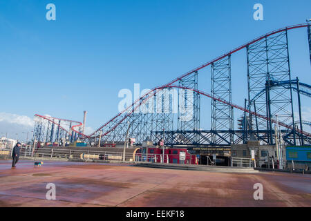 Big Dipper in Blackpool Pleasure Beach, Lancashire, England fahren Stockfoto